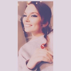 Meet your Posher, Chloe